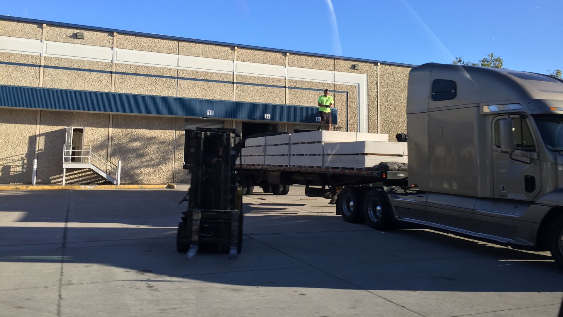 Featured image for “The Benefits of Flatbed Trucking Service and How a 3PL Can Help”